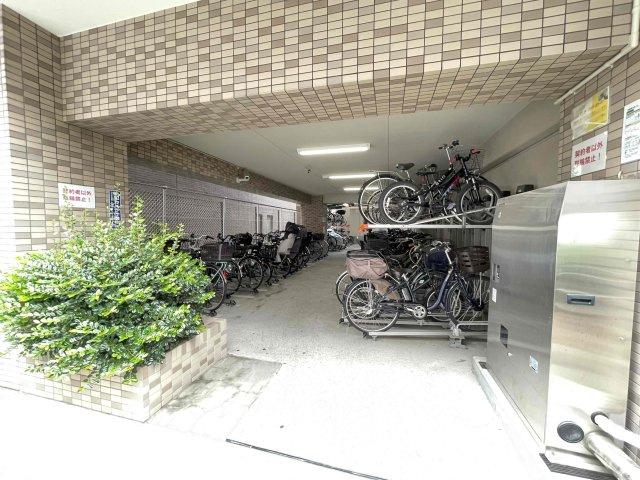 サンレイ浅草の駐輪場