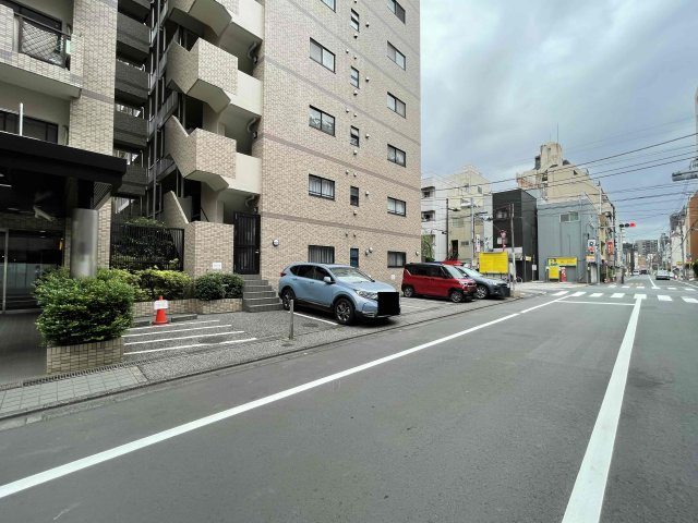 サンレイ浅草の駐車場
