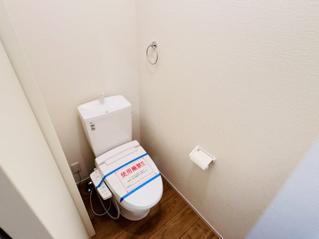 柏市松葉町６丁目新築戸建【松葉第一小学校:9分】のトイレ|温水洗浄暖房便座つきトイレ