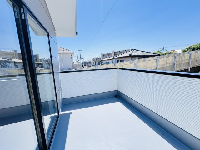柏市松葉町６丁目新築戸建【松葉第一小学校:9分】のバルコニー|南向きルーフバルコニー・日当たり良好♪