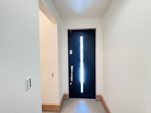 柏市松葉町６丁目新築戸建【松葉第一小学校:9分】の玄関|玄関ホール・土間収納スペース