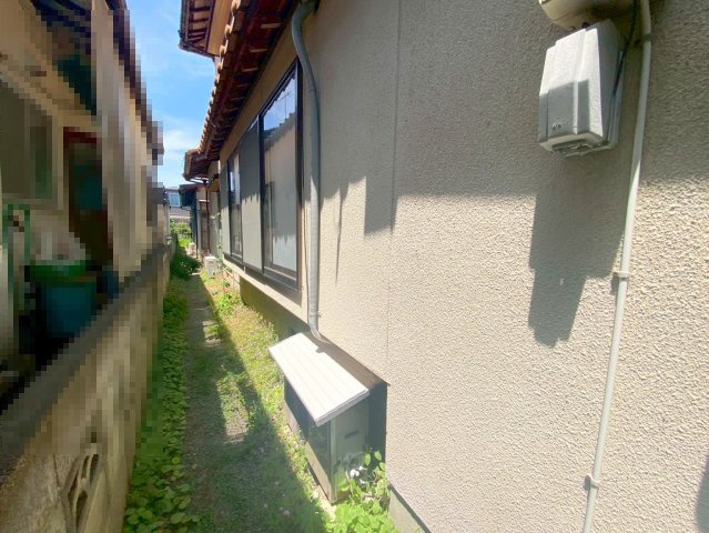■□陽田町売土地（上物有り）□■の外観|隣地との雰囲気になります。