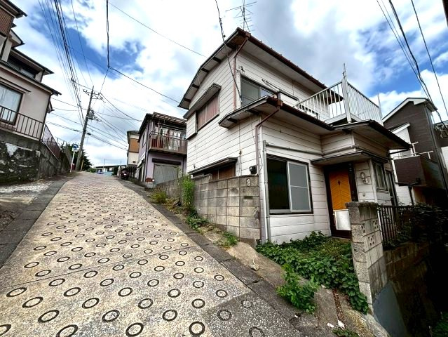 横浜市旭区　今宿南　中古物件の前面道路含む現地写真