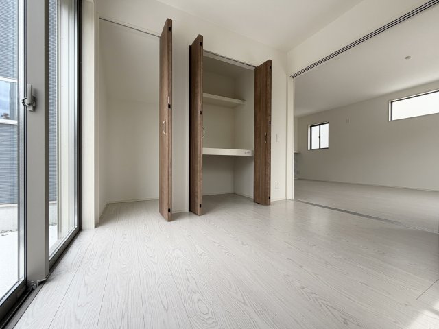 【内装】 | よかタウン岡山市北区撫川1期 (全3棟) | 1階洋室(4.5帖)