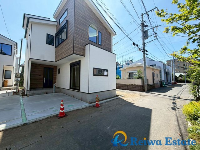 新築戸建　茅ヶ崎市十間坂2丁目の前面道路含む現地写真|コンビニ・ドラッグストアも近くて日常のお買物も楽々！