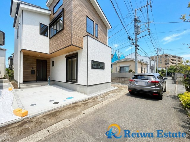 新築戸建　茅ヶ崎市十間坂2丁目の前面道路含む現地写真|コンビニ・ドラッグストアも近くて日常のお買物も楽々！