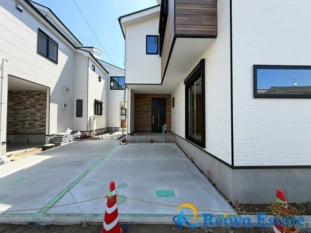 新築戸建　茅ヶ崎市十間坂2丁目の駐車場|お車を所有される方に嬉しいカースペース。