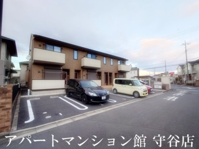コーポファミーユの駐車場