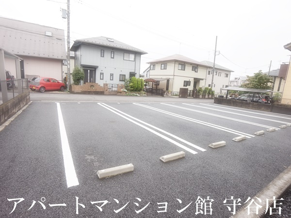 グランメゾン美園の駐車場