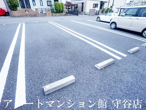 グランメゾン美園の駐車場