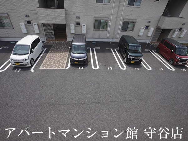 グランメゾン松ヶ丘Aの駐車場