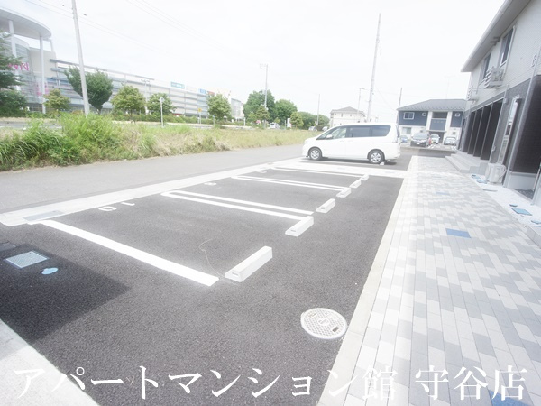 センチュリーハイツBの駐車場
