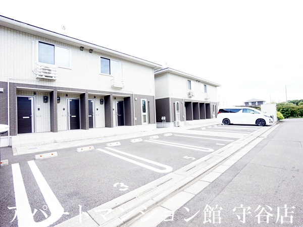 センチュリーハイツBの駐車場