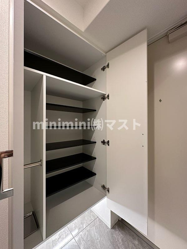 セレニテフラン本町の玄関
