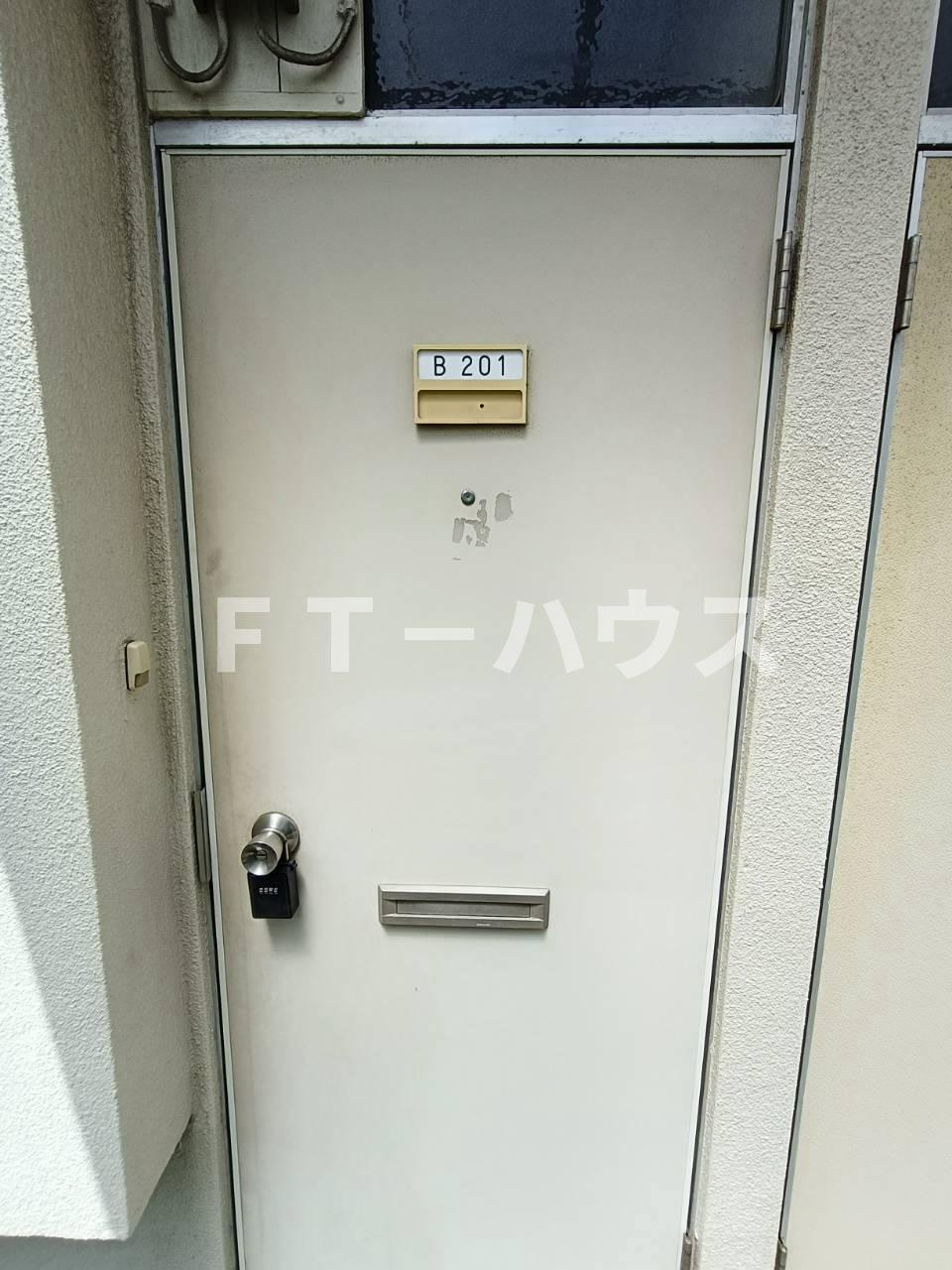 ドミールＫ・Ｂ棟の玄関