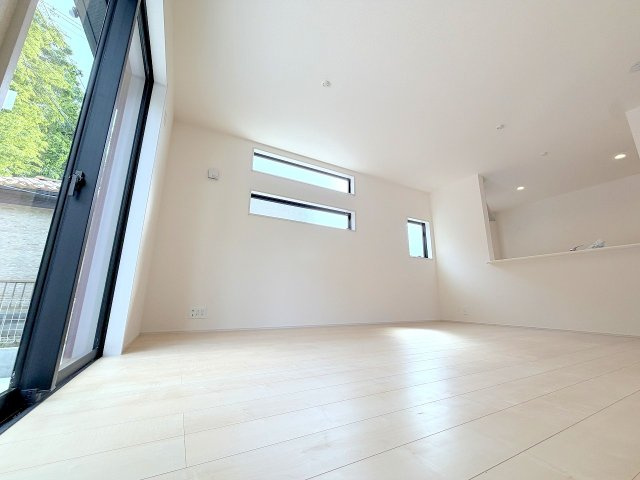 あきる野市上代継全１棟　新築戸建の居間・リビング