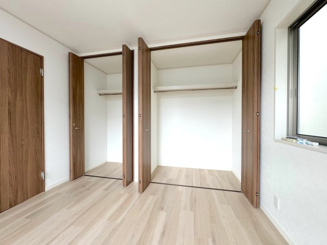 戸建 川口市戸塚東２丁目の洋室|収納