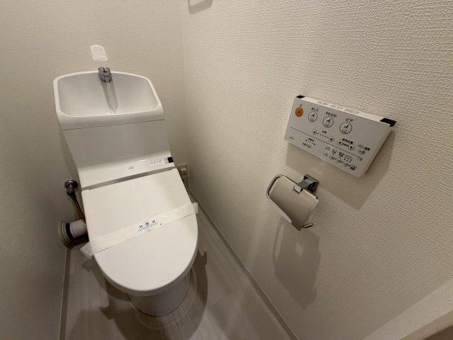 パシフィック文京マンションのトイレ|落ち着いた色調のトイレです