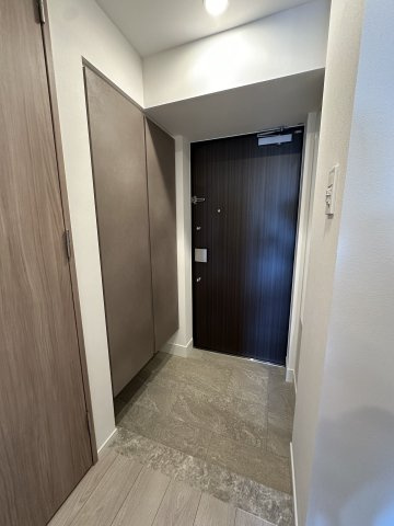コンシェリア町屋の玄関