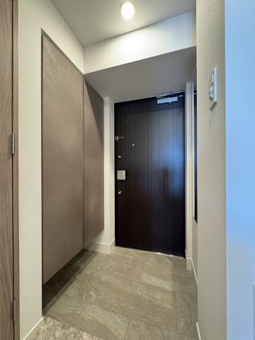 コンシェリア町屋の玄関