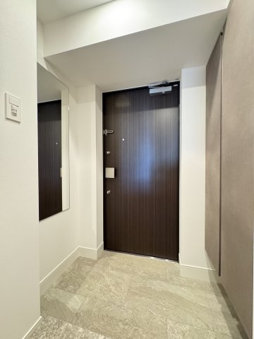 コンシェリア町屋の玄関