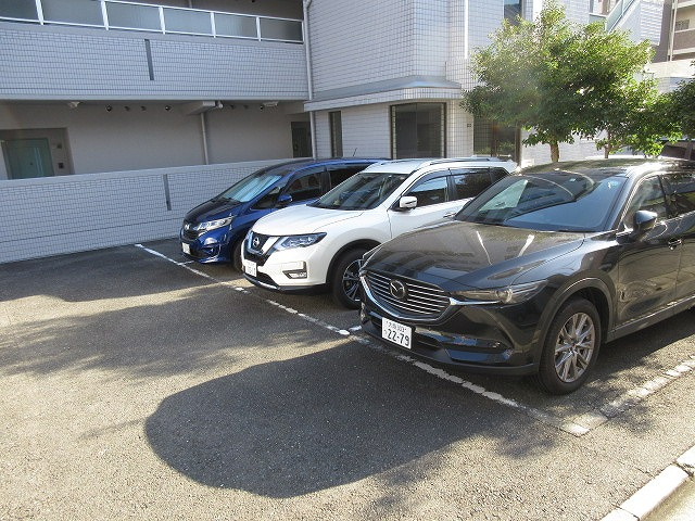 メロディーハイツ長野東の駐車場