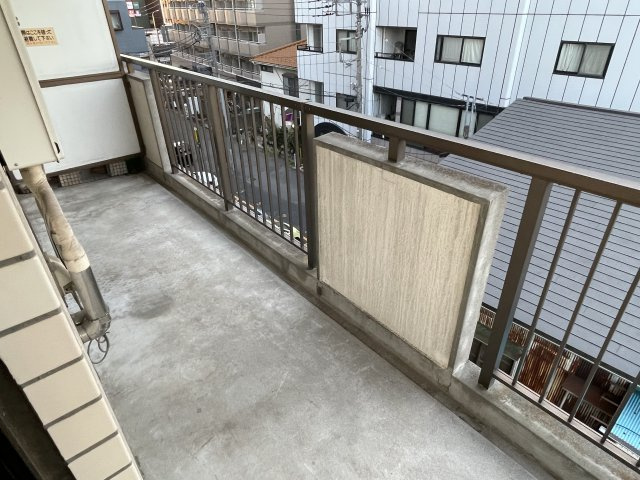 ファミールYKのバルコニー