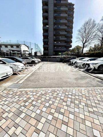コートアメニティ江坂の駐車場