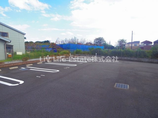 カルフール前沢の駐車場