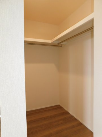 稲沢市祖父江町二俣上瀬古の新築一戸建の収納|◇ウォークインクローゼット◇　　家族の洋服や季節の荷物など大容量収納できます♪