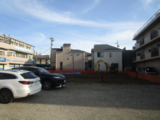 横浜市緑区東本郷町の倉庫の外観|建設中