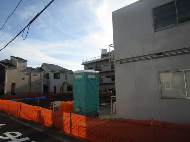 横浜市緑区東本郷町の倉庫の周辺