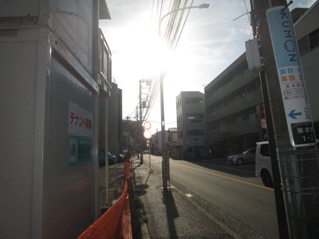 横浜市緑区東本郷町の倉庫の周辺