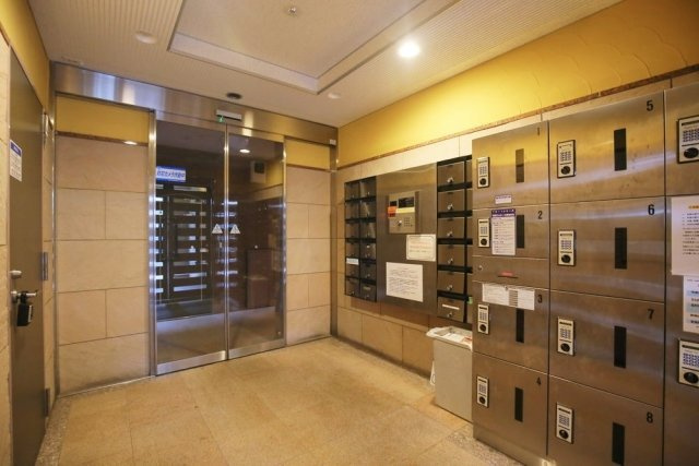 中野区中央５丁目の賃貸マンションのロビー