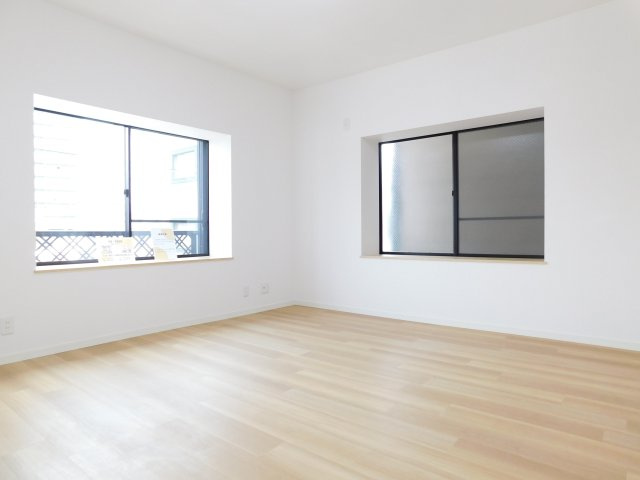 名古屋市南区呼続１丁目の中古一戸建の洋室|◇洋室◇　　明るい洋室約８.０帖　収納２ヶ所完備♪　（２０２６年４月リフォーム済）　