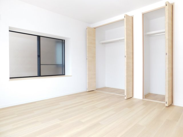 名古屋市南区呼続１丁目の中古一戸建の洋室|◇洋室◇　　明るい洋室約８.０帖　収納２ヶ所完備♪　（２０２６年４月リフォーム済）　
