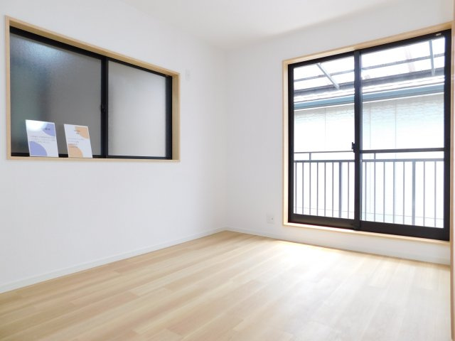 名古屋市南区呼続１丁目の中古一戸建の洋室|◇洋室◇　　南面で明るい洋室６.０帖　全居室収納完備♪　ベランダ付き！　（２０２６年４月リフォーム済）　　