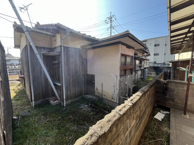 歴木454-1貸家の庭