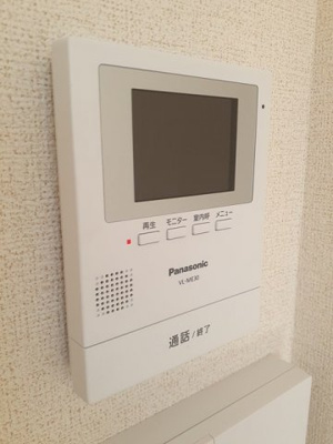 【セキュリティ】 | リーベ・ファミーリエ | モニター付きインターホンです
