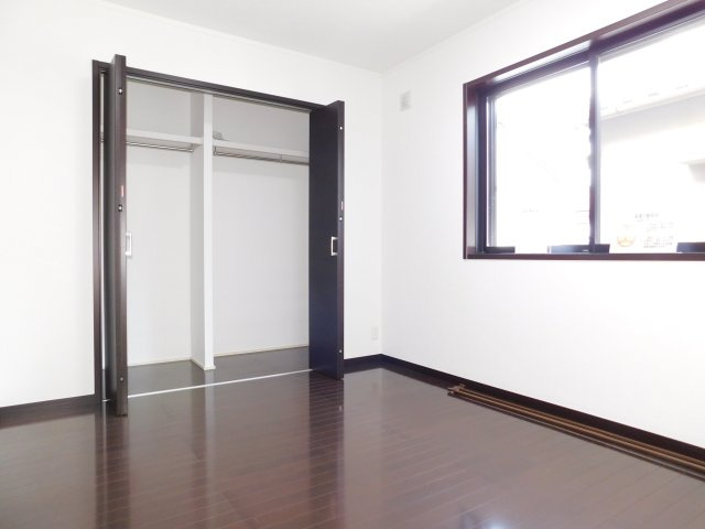 名古屋市瑞穂区本願寺町３丁目の中古一戸建の洋室|◇洋室◇　　明るい洋室約６.０帖　全居室収納完備！　（令和８年３月リフォーム済）