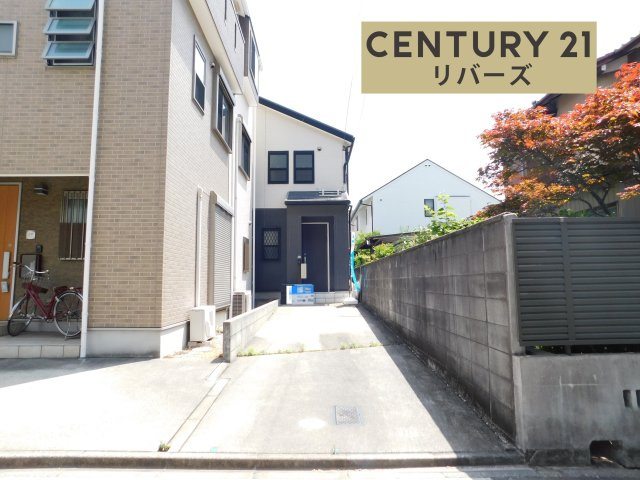 名古屋市瑞穂区本願寺町３丁目の中古一戸建の前面道路含む現地写真|☆令和８年３月リフォーム済☆　　いつでもご案内出来ます♪（お問合せ当日、平日、水曜、夜間の見学でもＯＫ）　地下鉄桜通線「瑞穂区役所」徒歩７分！　駐車２台ＯＫ！　２階全居室６帖収納付き！　ロフト付き♪