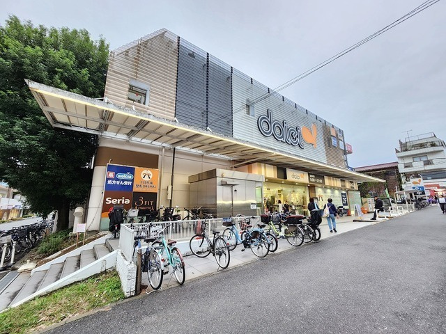 サードアドバンスの周辺|スーパー「アピタ長津田店まで320m」