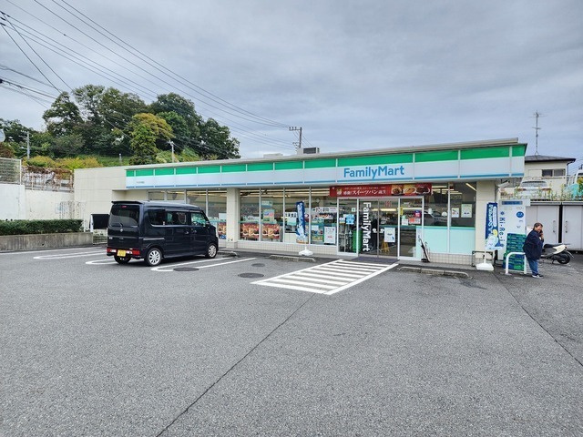 サードアドバンスの周辺|コンビニ「ファミリーマート十日市場店まで1600m」