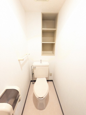 ★落ち着ける独立したトイレスペース★
