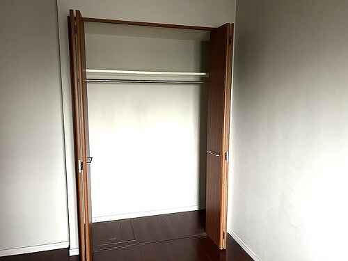 ライオンズマンション幕張セントパークスの収納|ウォークインクロゼット　※前回募集時2024年5月撮影の写真