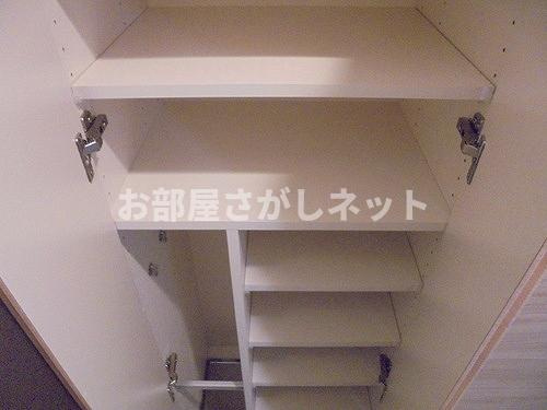 ＫＤＡ　ＳＨＩＮＡＧＡＷＡ　ＯＳＡＫＩ【おとり物件なし】#学生・社会人にオススメ！のその他|下駄箱　※2019年1月撮影