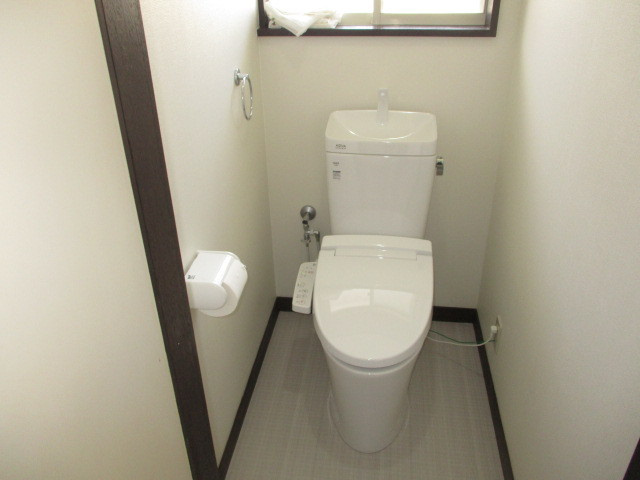 畠田3戸建のトイレ