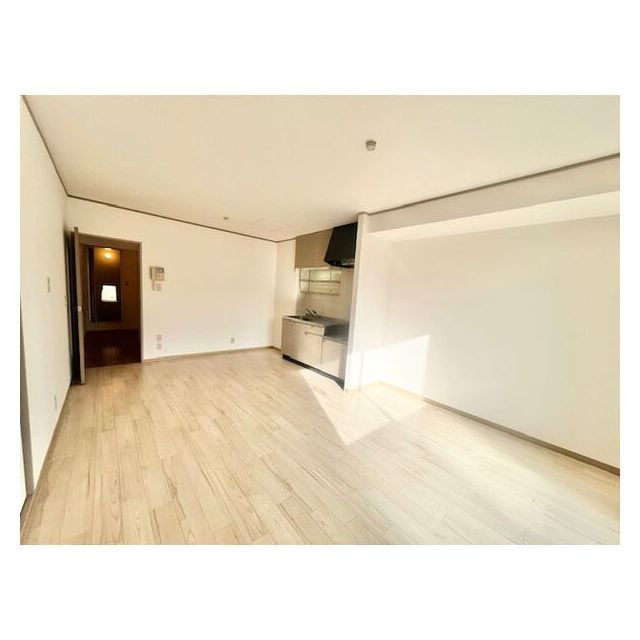 岐阜市早田本町４丁目のアパートの居間・リビング
