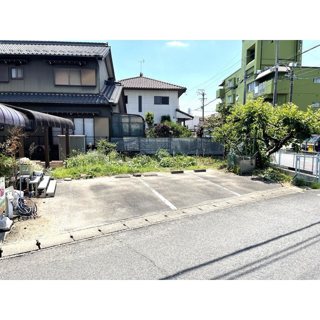 鏡島西2丁目貸家の駐車場