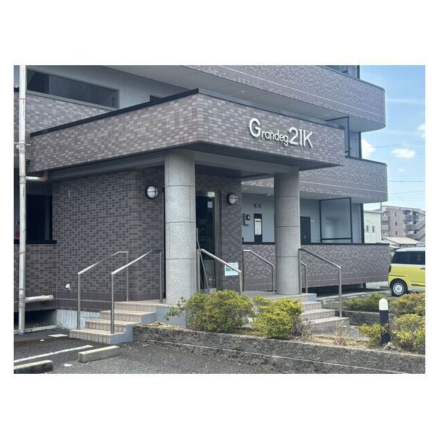 岐阜市長良２丁目のアパートのエントランス